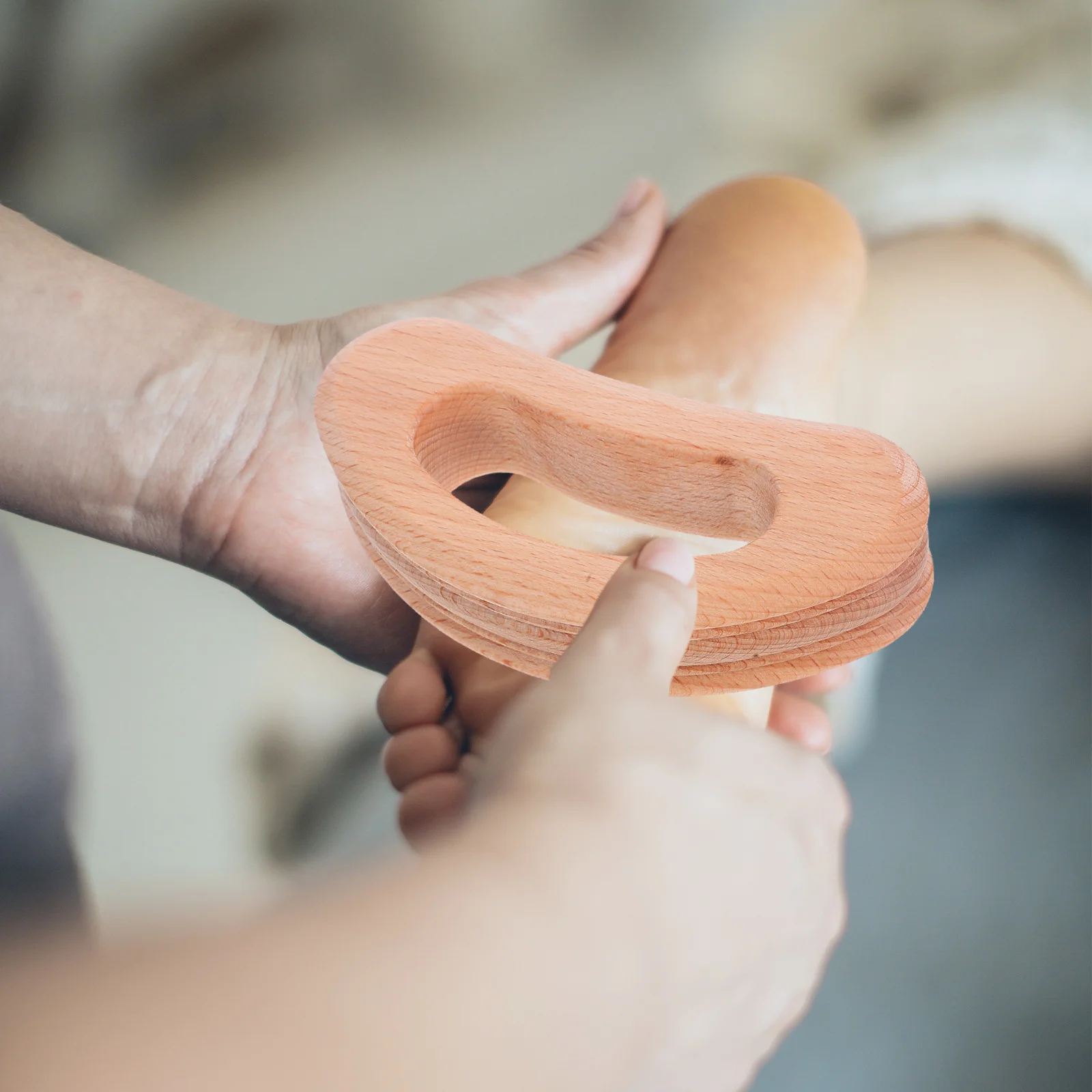 

Деревянный ручной массажный инструмент Guasha Board для соскабливания мышц и релаксационной терапии, подходит для шеи, плеч, спины, ног, лица