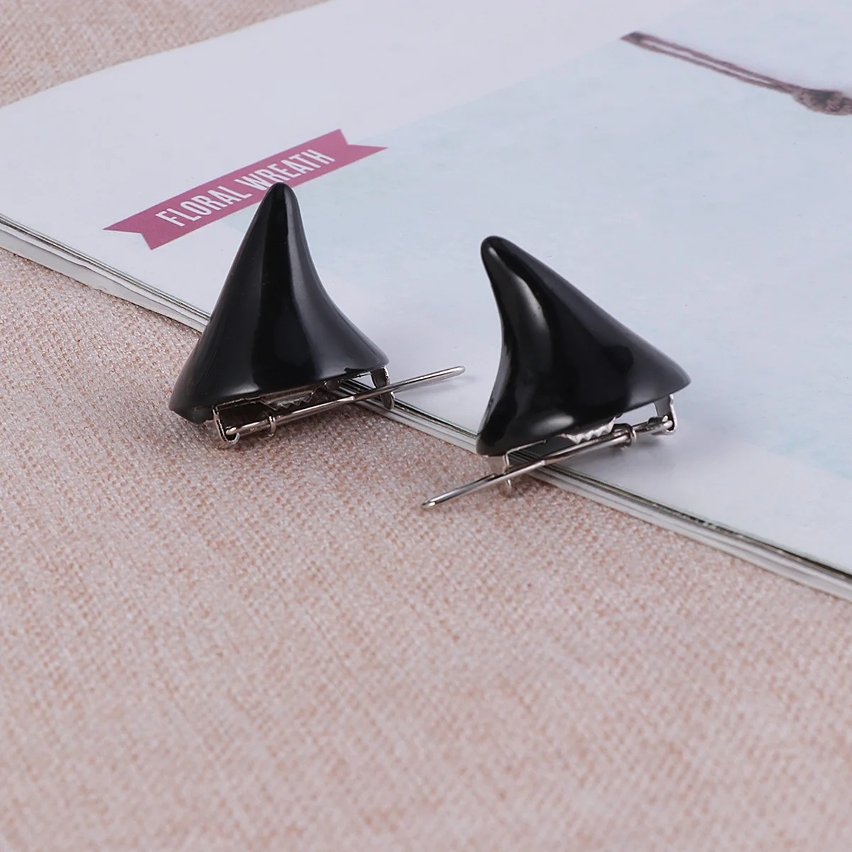 

4Pcs Black Devil Horn Hair Clips Durable Lightweight Party Hair Accessories Halloween Headwear for Kids Children