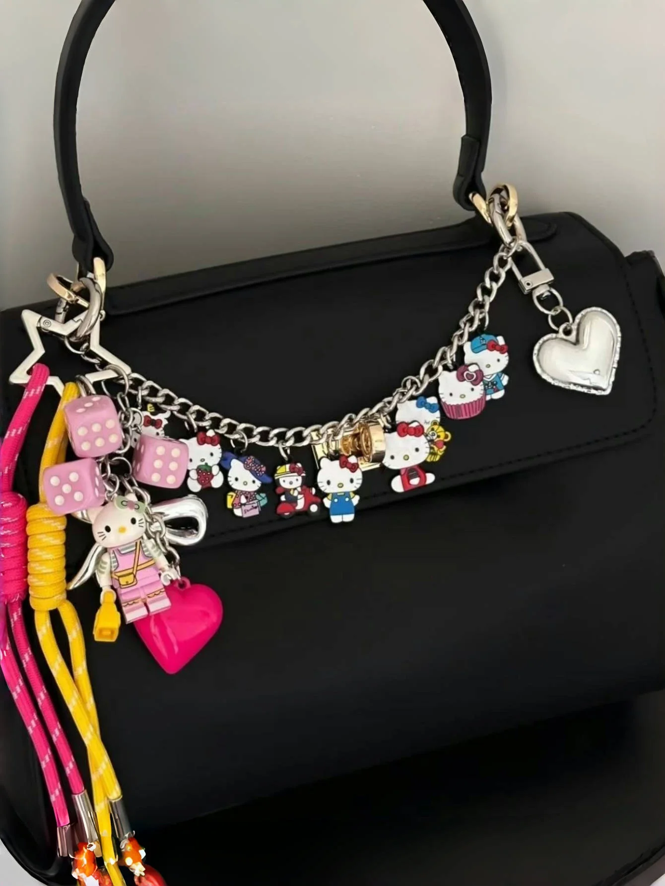 1 unidad Cadena con colgante de Hello Kitty de Sanrio, decoración gruesa para bolso, colgante pequeño súper lindo para colgar en el bolso, cadena de doble hebilla