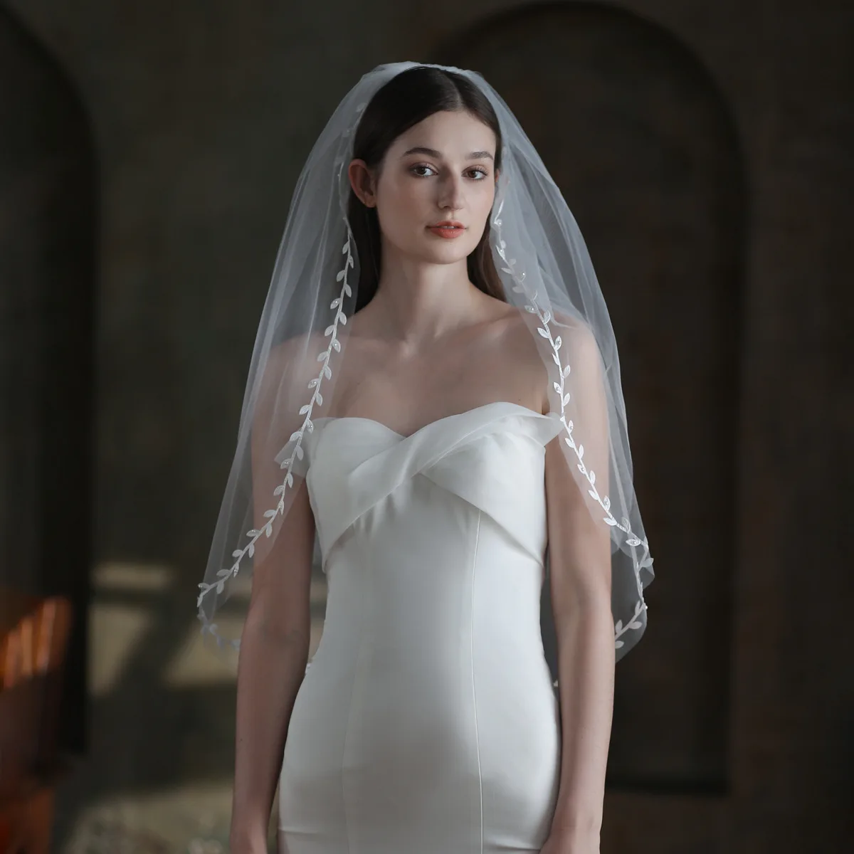 V633 Simple Double-Layer Bridal Veil, White Ultra-Fairy Leaf-Edged Wedding Photography Accessories, Wholesale Soft Veil Headpiece from Manufacturer