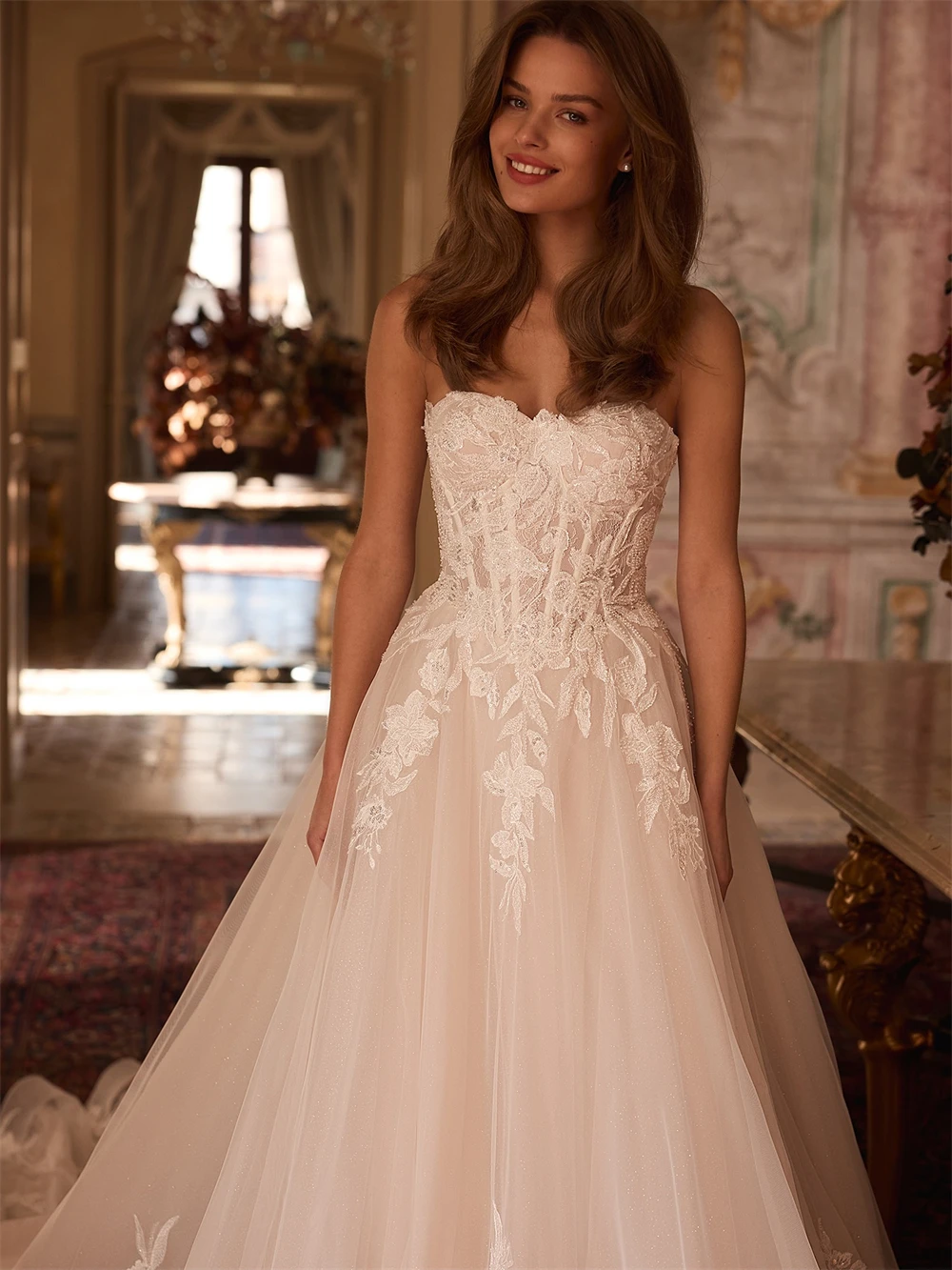 맞춤형 보헤미안 아이보리 오간자 웨딩 드레스, 포멀한 스트랩리스 슬리브리스 신부 드레스, 꿈같은 A라인 코트 트레인 베스티도 데 노비아