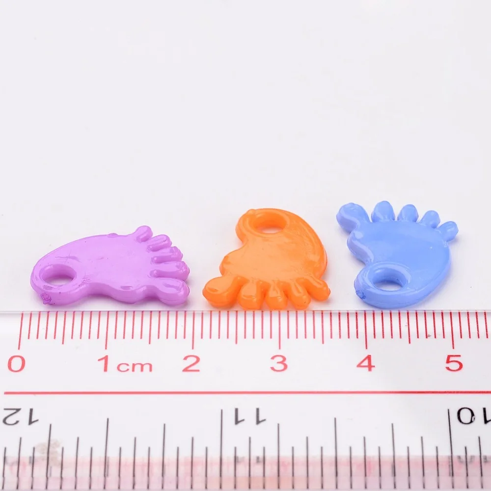 PandaHall 1200 Stück Bastelbedarf Babyfüße-Anhänger Bunte Acryl-Babyfußabdruck-Anhänger für Schmuckherstellung DIY-Dekoration – Detail 3