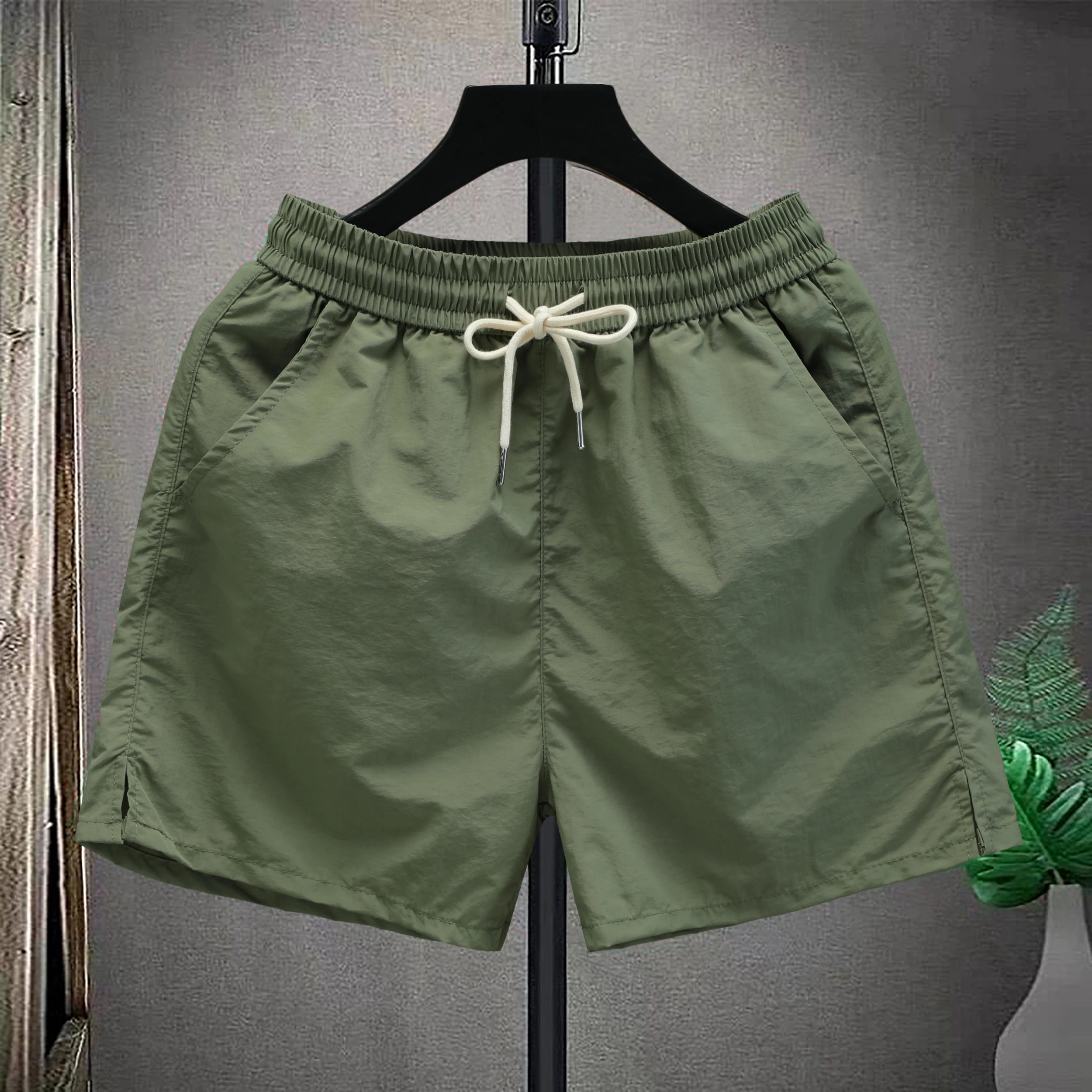 

Корейские мужские летние шорты из ледяного шелка: быстросохнущие, дышащие, повседневные, пляжные, тонкие, длиной три четверти, с завязками, свободного кроя