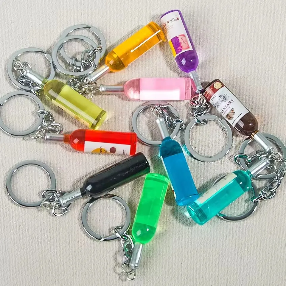 Harz Bier Wein Flasche Schlüsselanhänger Verschiedene Farbe Cocktail Charms Schlüsselanhänger für Frauen Männer Auto Tasche Hängen Anhänger Zubehör Geschenk