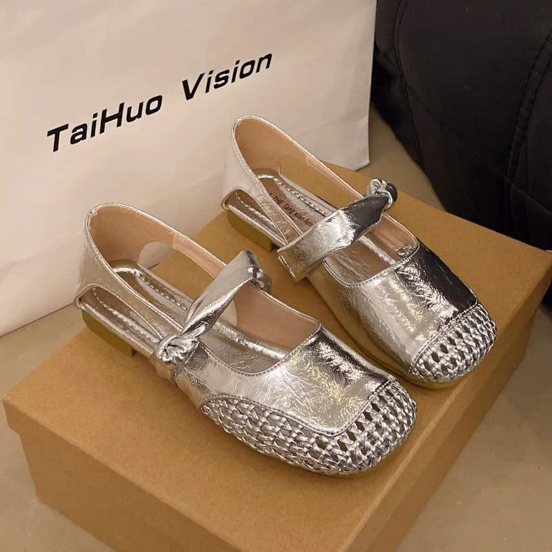 

2025 Новые женские туфли Мэри Джейн с круглым носком на низком каблуке, тканые полые туфли, модельные модные универсальные туфли на мягкой подошве с одним ударом