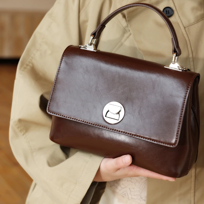 

Genuine Leather Postman Underarm Bag 2026 New Oil Wax Leather Vintage Crossbody Shoulder Bag Fashion Ladies Hand-held Square Bag