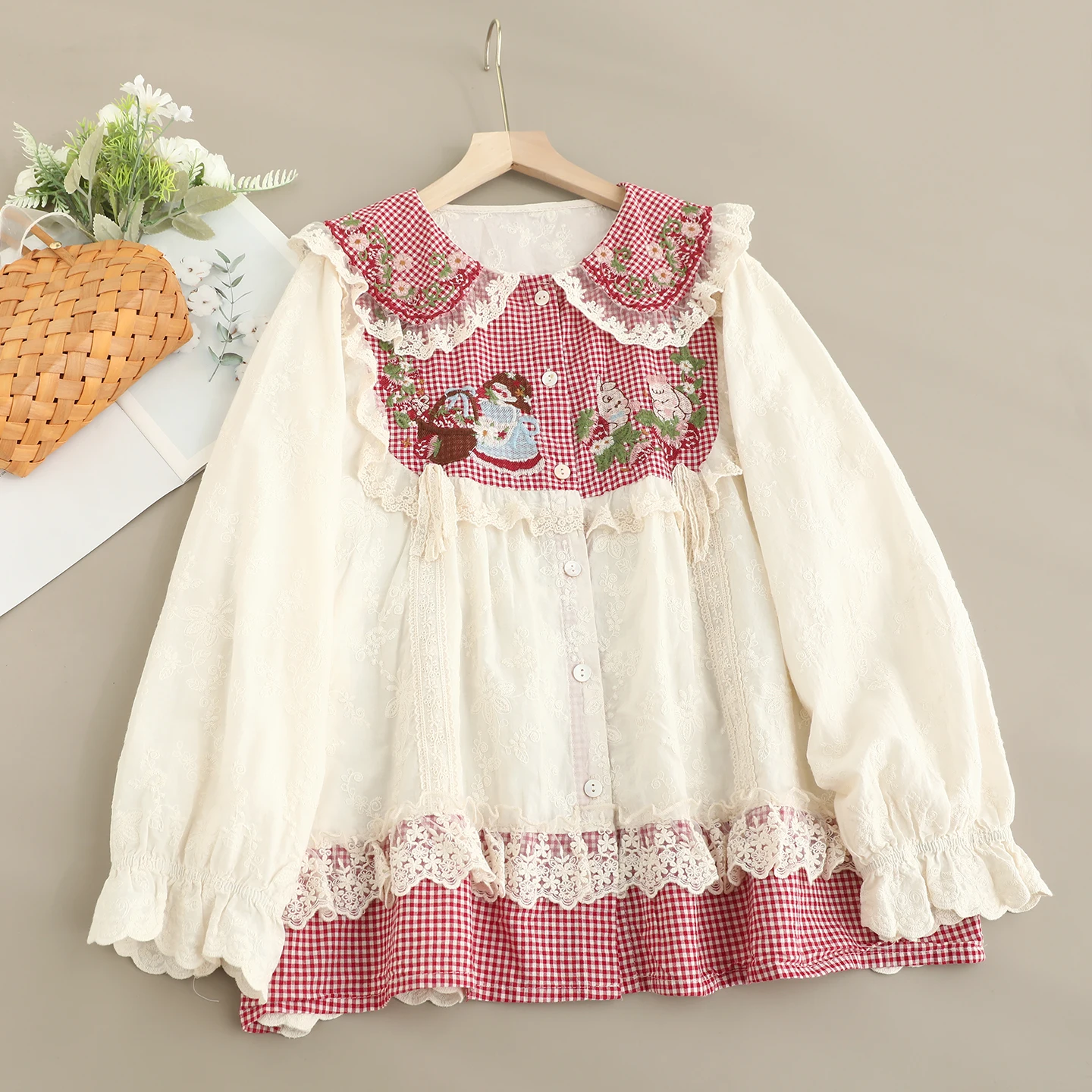 เสื้อเชิ้ตผ้าฝ้ายปักลายการ์ตูนสไตล์โมริเกิร์ลญี่ปุ่น แต่งลูกไม้ ปะติดปะต่อ คอปีเตอร์แพน แขนยาว สไตล์ลำลองสำหรับผู้หญิง