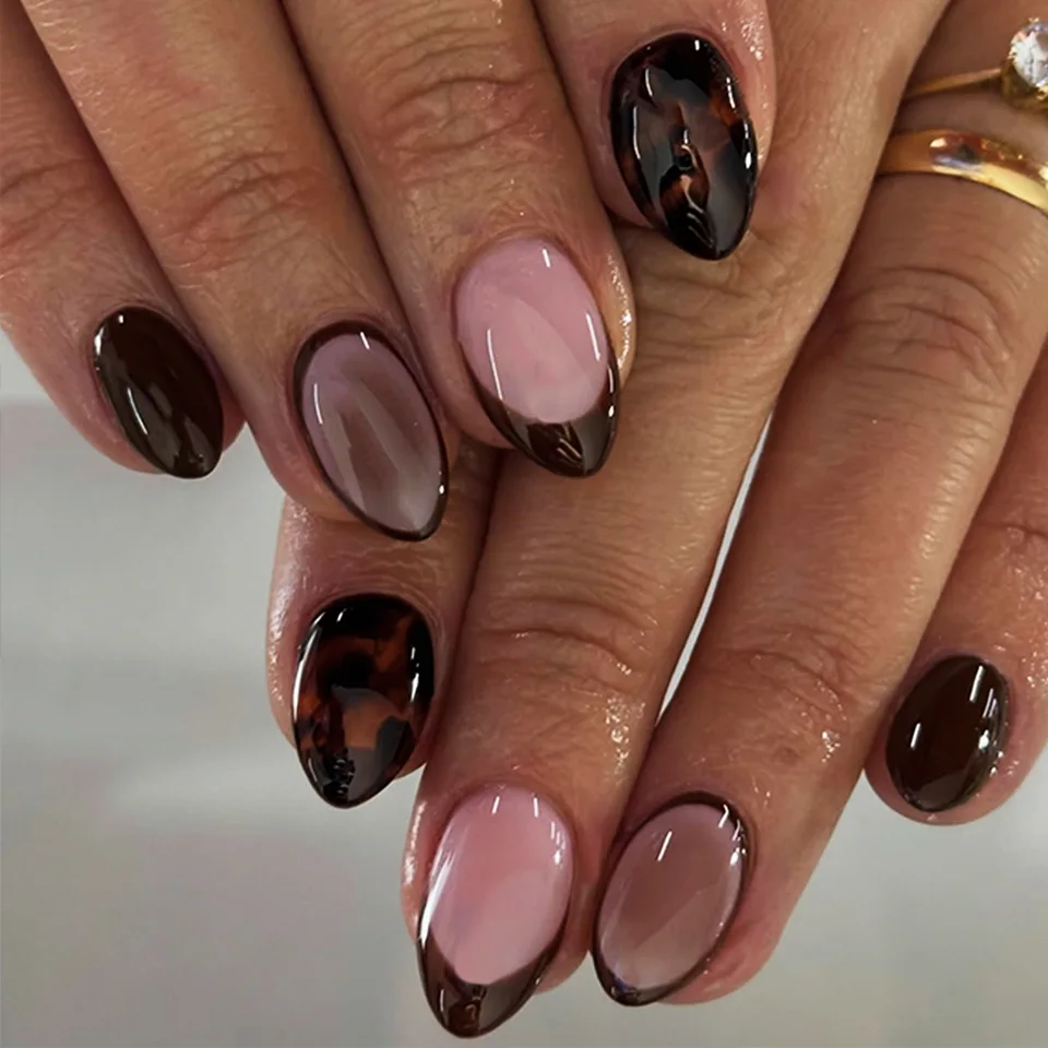 24 Piezas Uñas Postizas Almendra Estampado Leopardo con Mini Flor Acrílicas Retro Dulces Cool Francesas 6