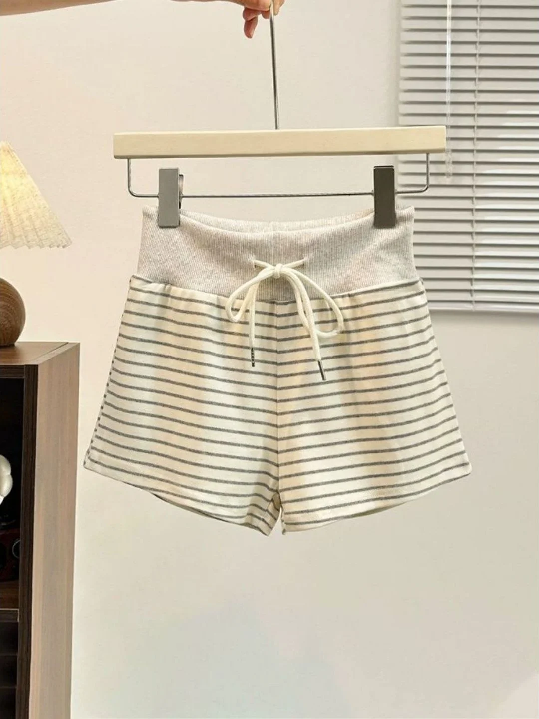 High Waist Striped Casual Shorts Women's Summer 2026 New Drawstring Elastic Waist Bodycon Three-quarter Length Pants