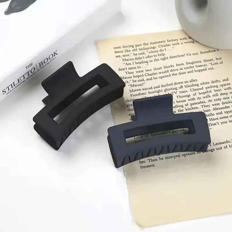 Clip per artigli grandi coreani Clip per artigli in plastica da donna Clip per capelli opaca nera Artiglio per capelli Forcine per granchio antiscivolo Accessori per capelli da spiaggia alla moda