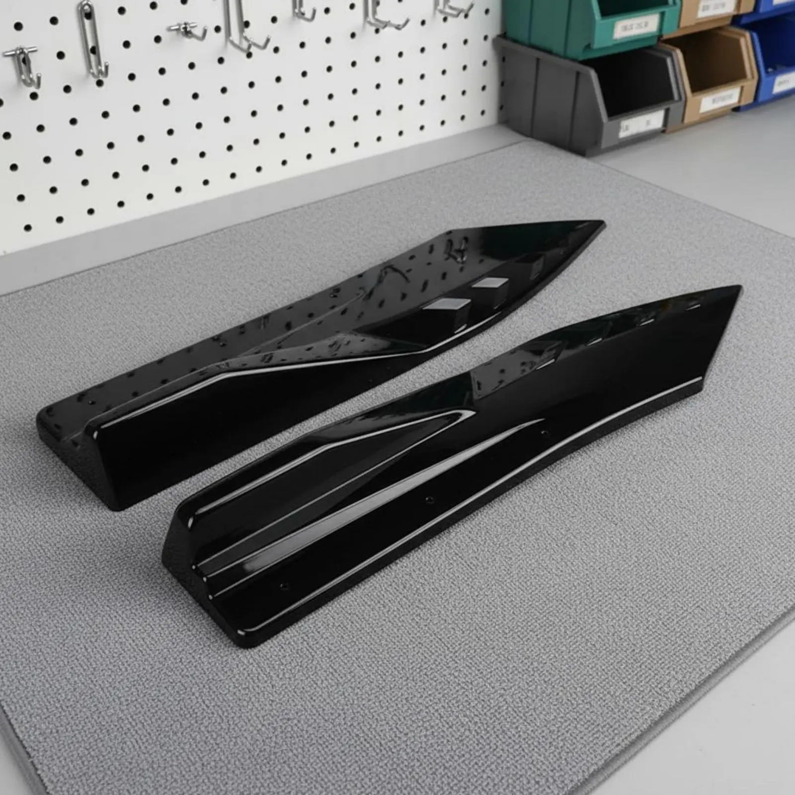 2 Pieces Rear Bumper Corner Splitter Universal Fit Rear Bumper Lip Guard Gloss Black Finish ABS Material for Street Driving