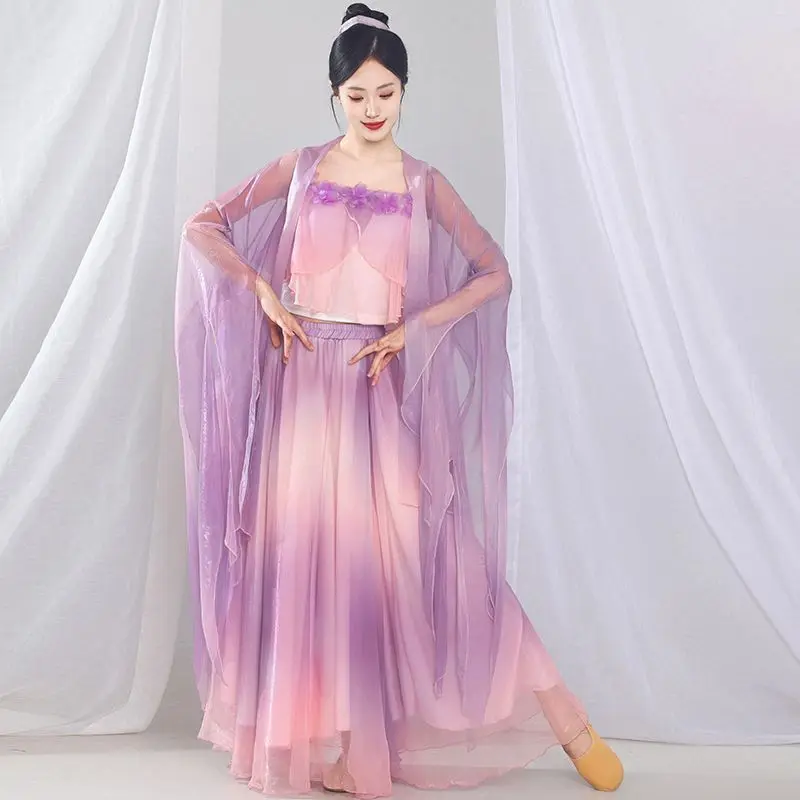 여성을 위한 클래식 댄스 의상, 우아하고 요정 같은 중국 스타일의 큰 소매와 긴 소매, 그리고 우아한