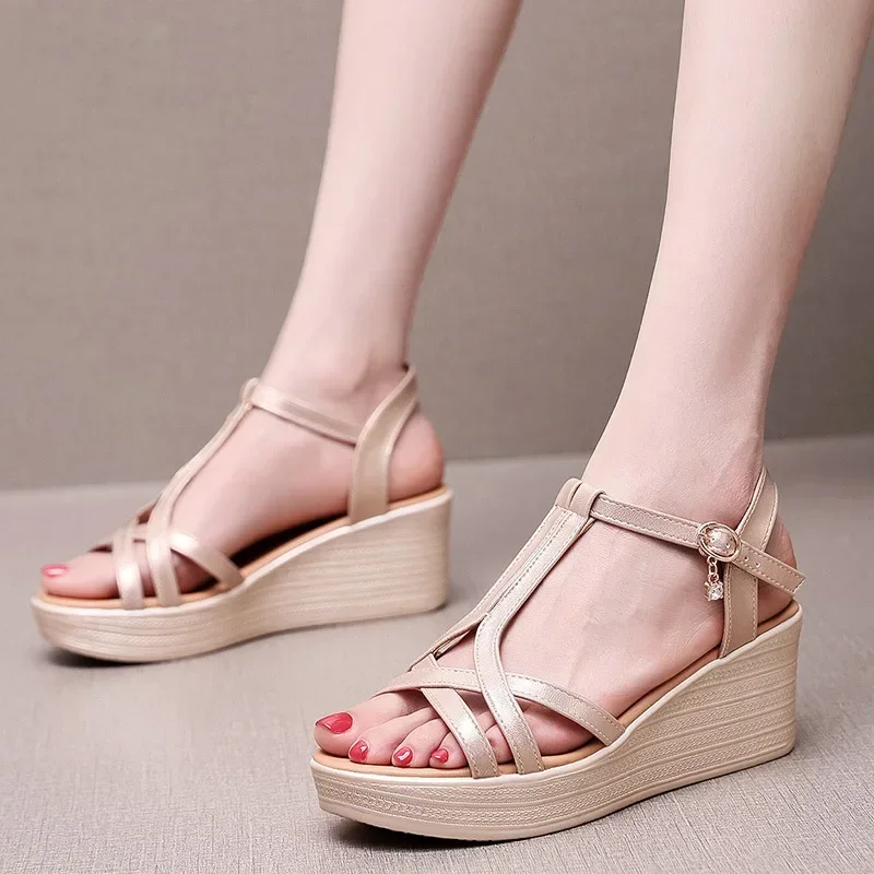 

Размер 43, женские сандалии, лето 2024, на платформе, в Риме, с узким ремешком, на танкетке, женская обувь, роскошная дизайнерская обувь с открытым носком