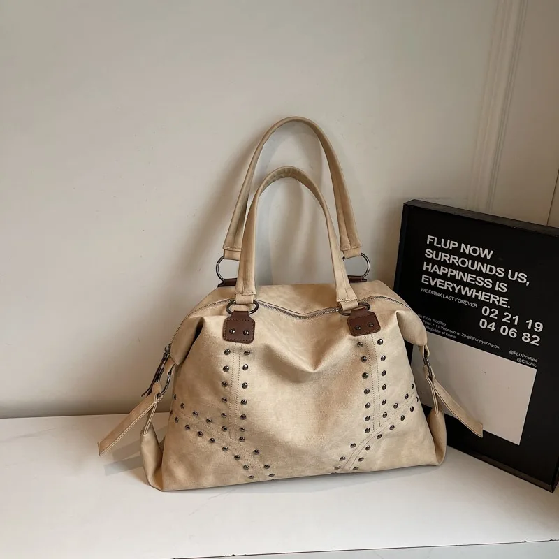 Large capacity bag for women in Spring and Autumn, new casual rivet armpit shoulder bag, travel commuting tote bag, trendy