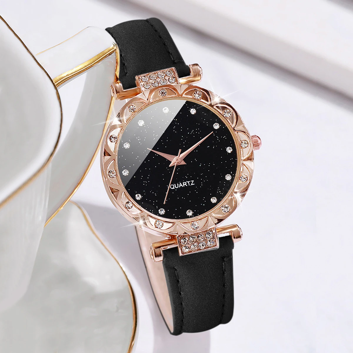 4PCS/Set Fashion Rhinestone Women\'s Quartz Watch Leather Band Analog Watches Heart Bracelets Set（Without Box）