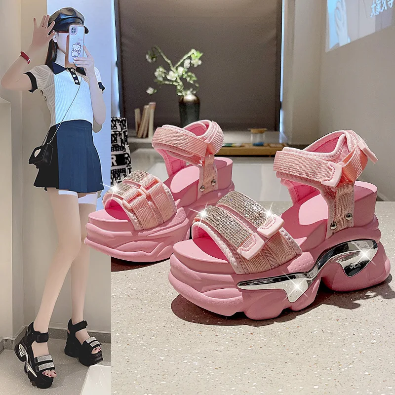2025 Sandali da donna con suola spessa con piattaforma alta estiva Fibbia con zeppa da 10 cm Scarpe bling Sandali robusti esterni