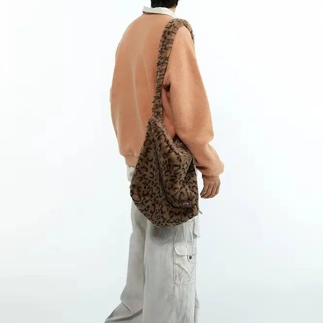 

Leopard Print Plush Large Capacity Shoulder Crossbody Bag