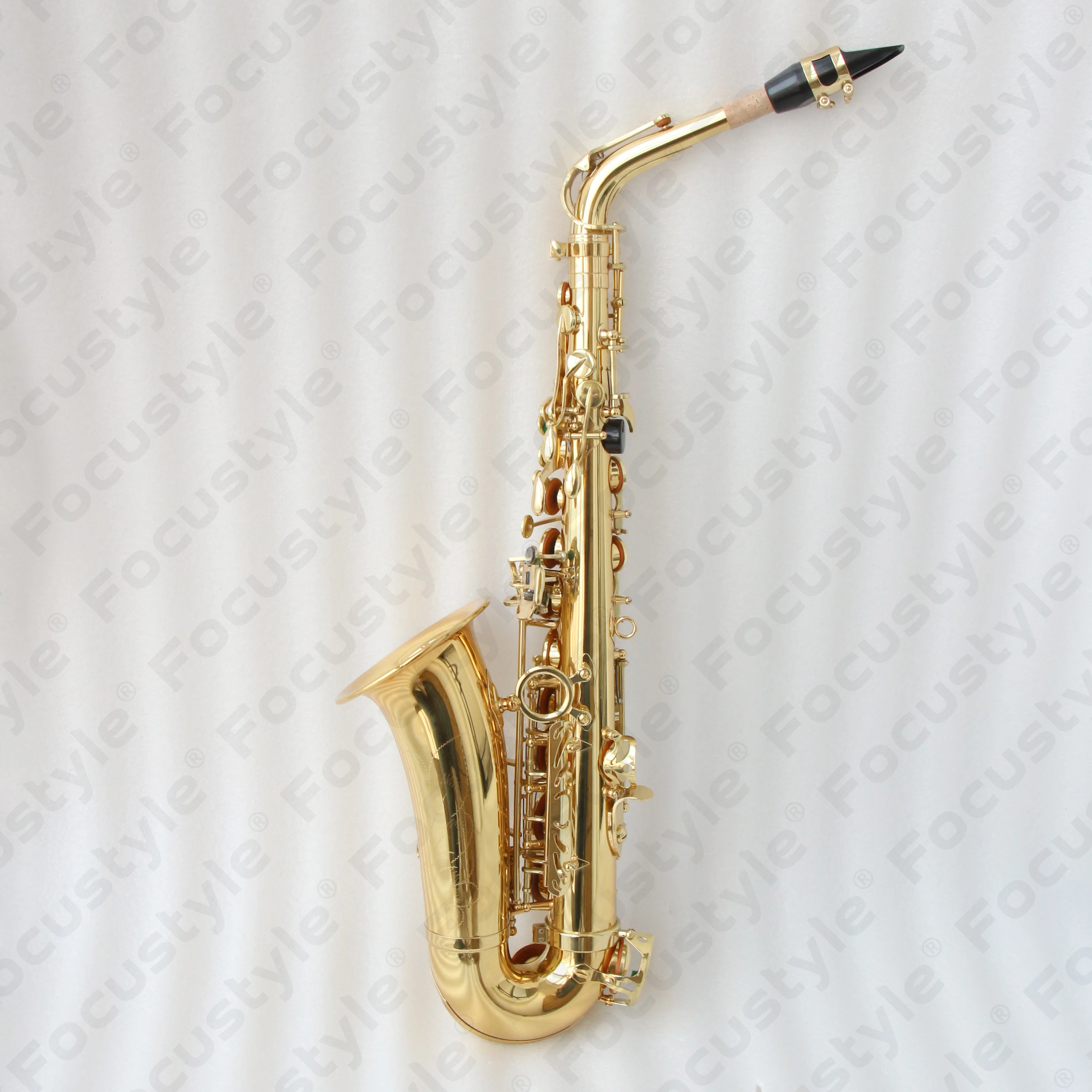 

Quality E Flat Alto Saxophone Brass Body Gold Lacquered Woodwind Instrument For Students And Professional Use