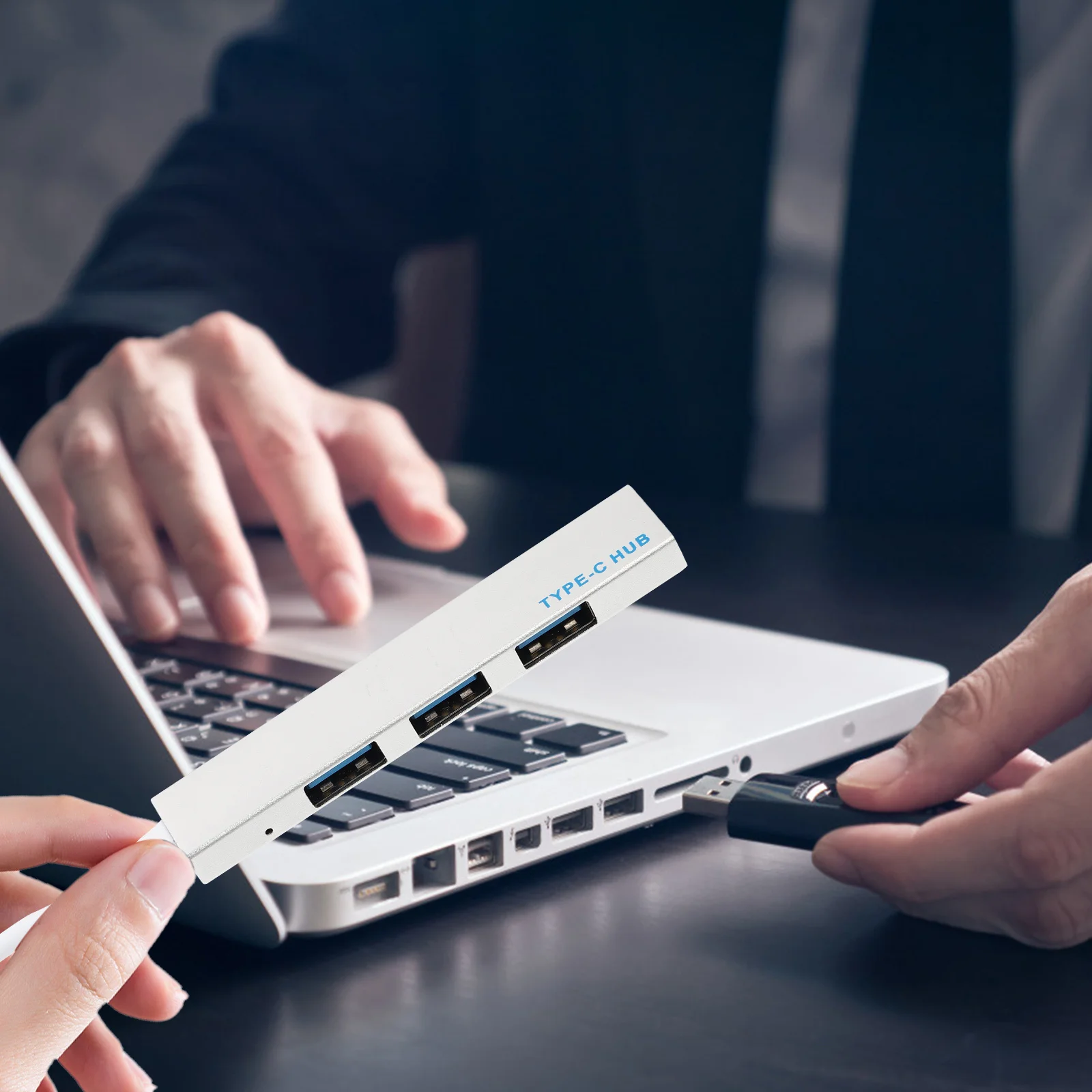 

1Pcs Type-C USB Hub Aluminum Alloy 4 Port High Speed Expansion Adapter Portable Multifunction Data Transfer for Laptop Pc