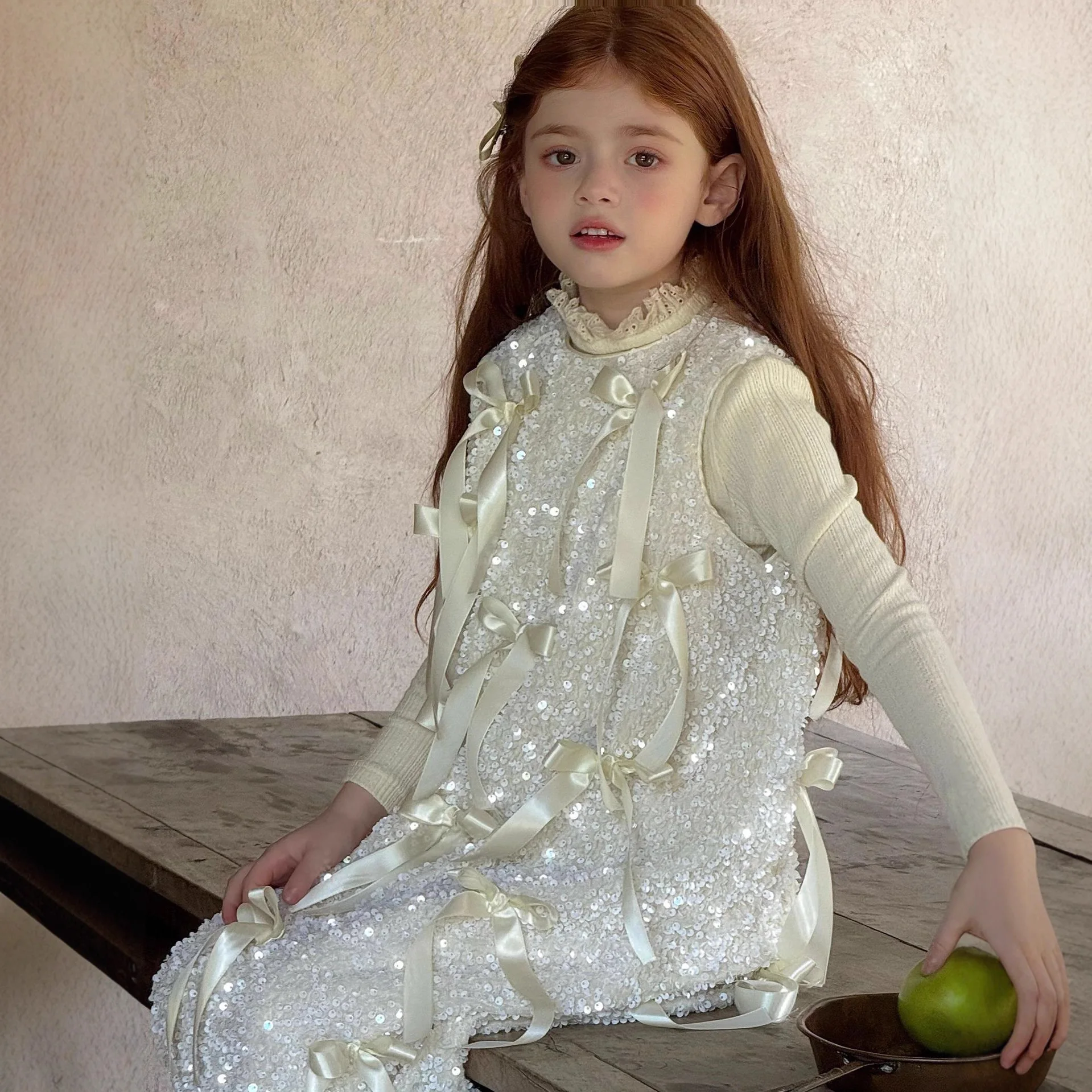 فستان بناتي بمزاجية لخريف وشتاء 2025 فستان بناتي على الطراز الكوري الجديد مزين بالخرز والترتر المخملي للأطفال
