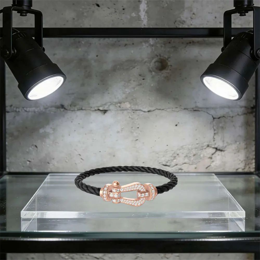 

2026 model high-quality classic large-sized diamond-encrusted style bracelet, suitable for daily wear