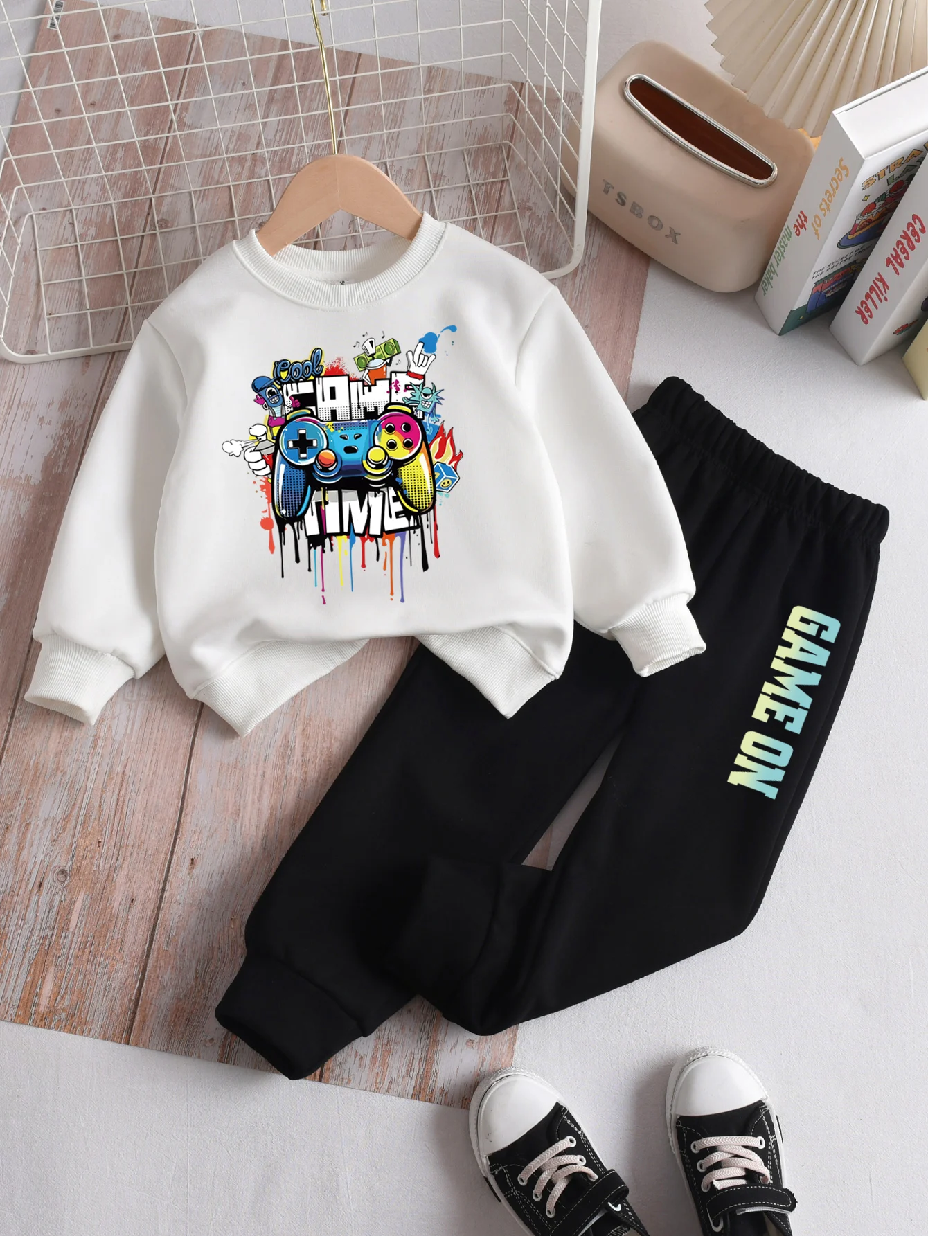 

Ткань спортивного костюма для мальчиков, приятный для кожи и удобный, осенняя модная мода, топ для мальчиков, брюки, универсальный комбинированный комплект из 2 предметов.