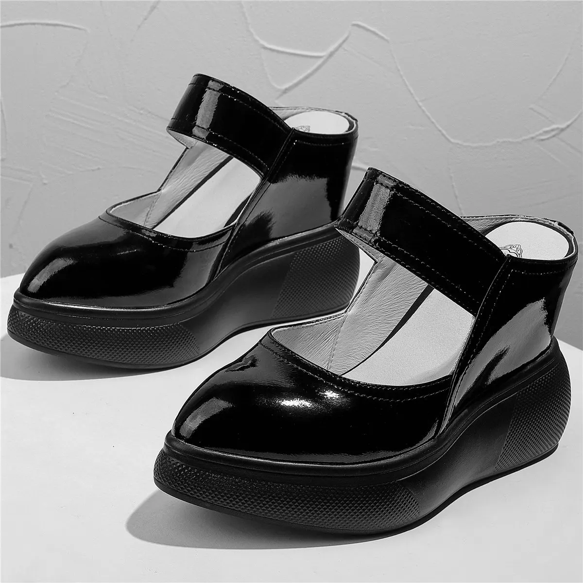 

Fashion Sneakers Women Genuine Leather High Heel Slippers Female Pointed Toe Gladiator Sandals Wedge Platform Pumps Casual Shoes