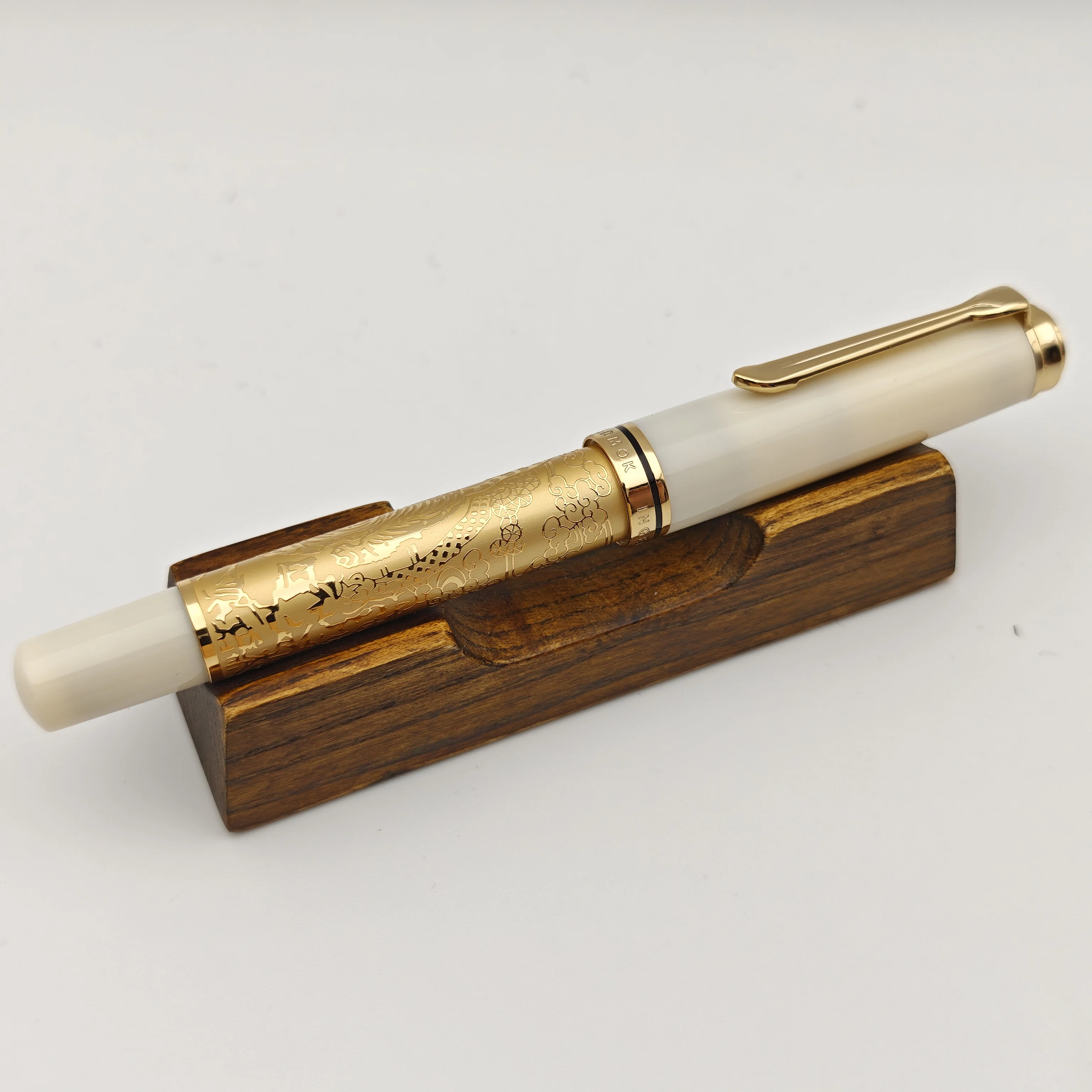 قلم حبر مكبس منحوت بدقة ADMOK M800 - مطلي بالذهب Dragon & Tiger عيار 24 قيراط، Bock Schmidt No.6 Nib، هدية أعمال Elite