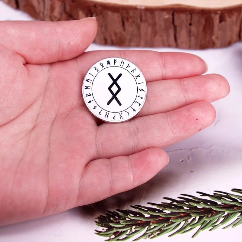 INGUZ True Love Runes Enamel Pin Vikings Symbol Metal Badge Backpack Decorate