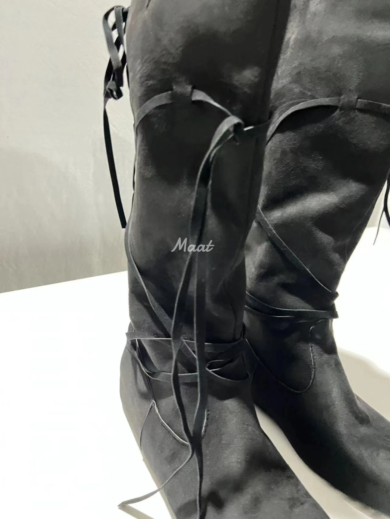 حذاء فارس للرجال بتصميم قديم من القرون الوسطى من الفايكنج حذاء لارب مصنوع من جلد البولي يوريثان حذاء محارب للحفلات التنكرية والحفلات الانيمي