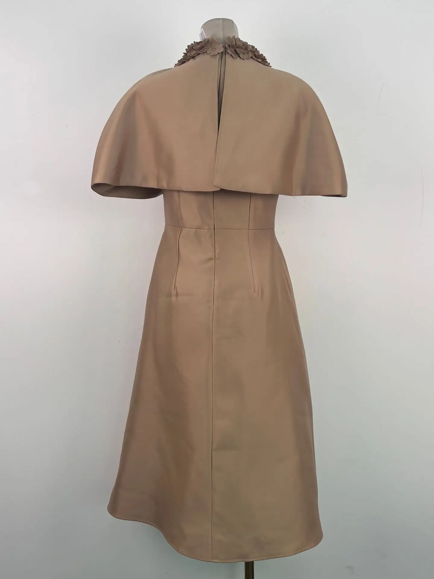 BEWQ 패션 여성 우아한 드레스 O넥 숄 새틴 하이웨이스트 민소매 단색 이브닝 파티 드레스 2026 봄 신상