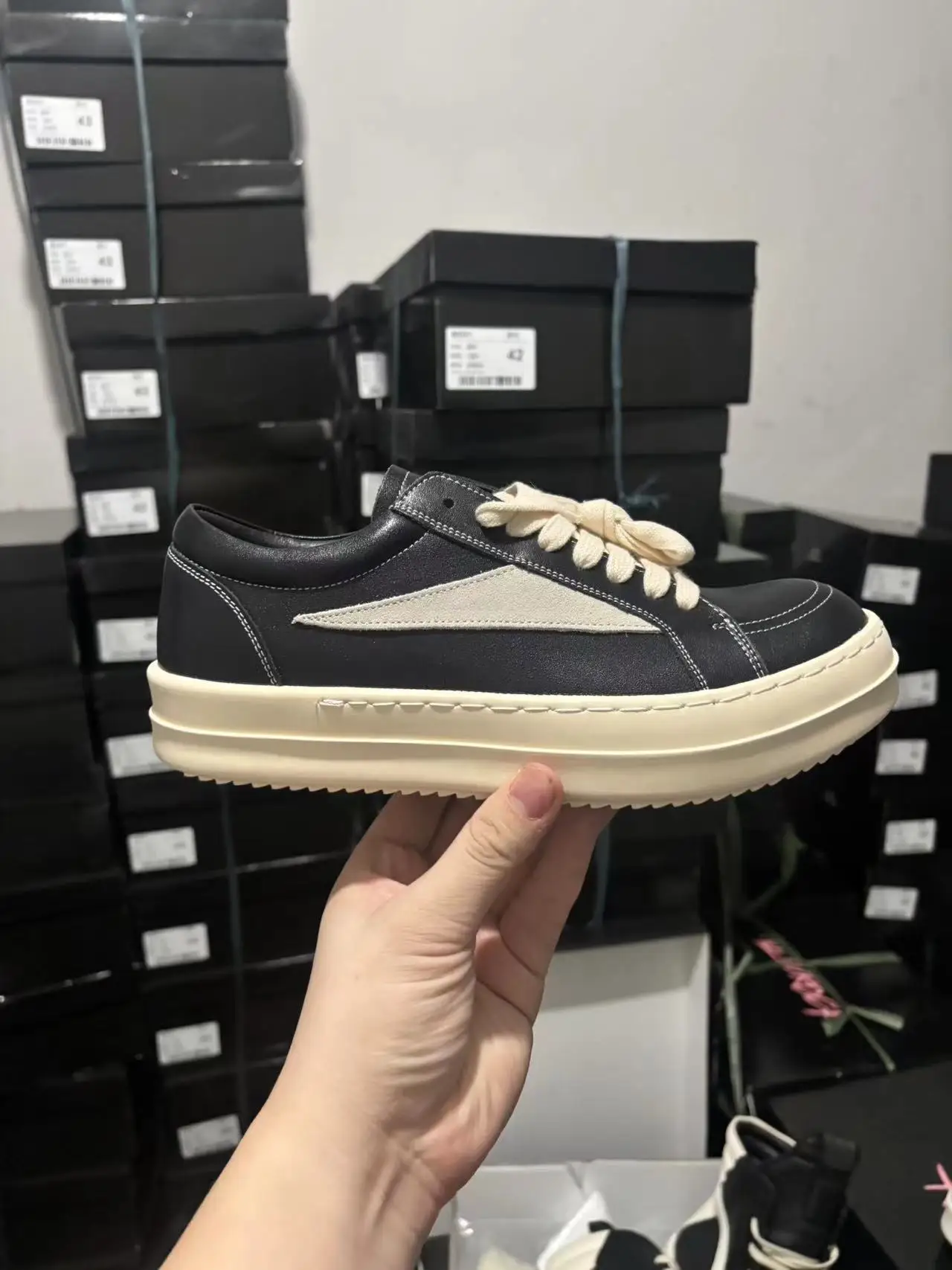 

Brand Men Casual Shoes For Women Leather Basic Low Slip On Sneakers Skateboard Vintage Luxury Designers Boots Owens