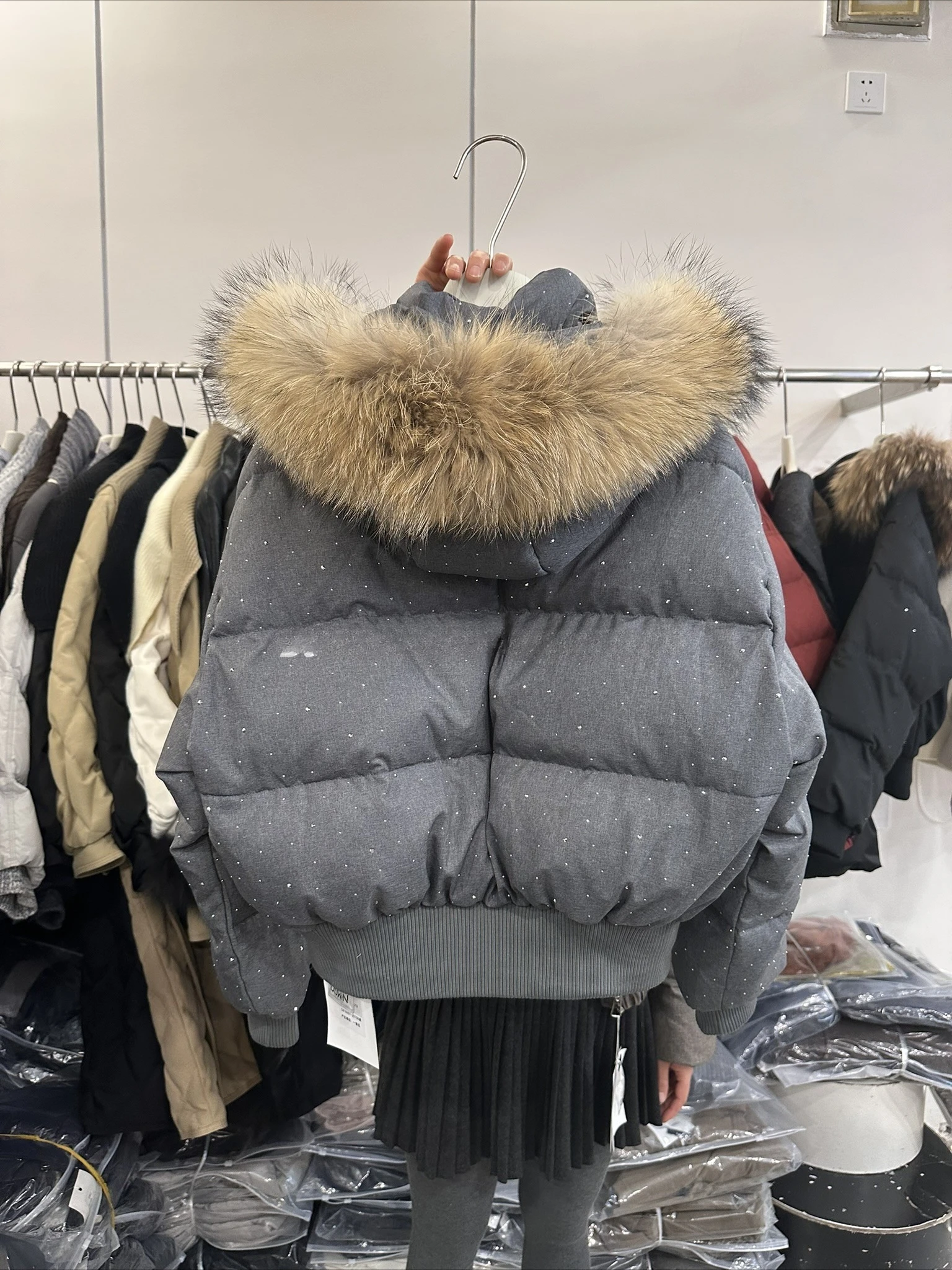 Winter Sparkle Shiny Rhinestone Fur Collar Hooded Puffer Parka Women Cotton Padded Zip Up Short Coat Casual Daily Outerwear 2026