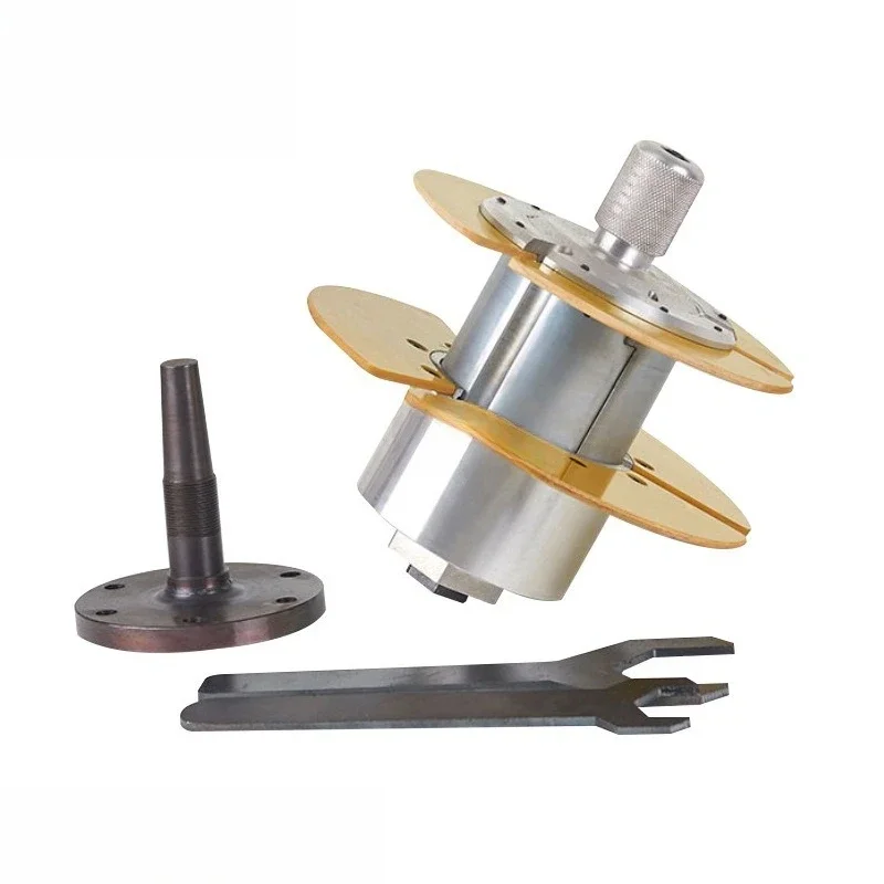 Quick disk changer baffle is tightened into a circle cake is beaten take-up disc is rolled and wound the nose