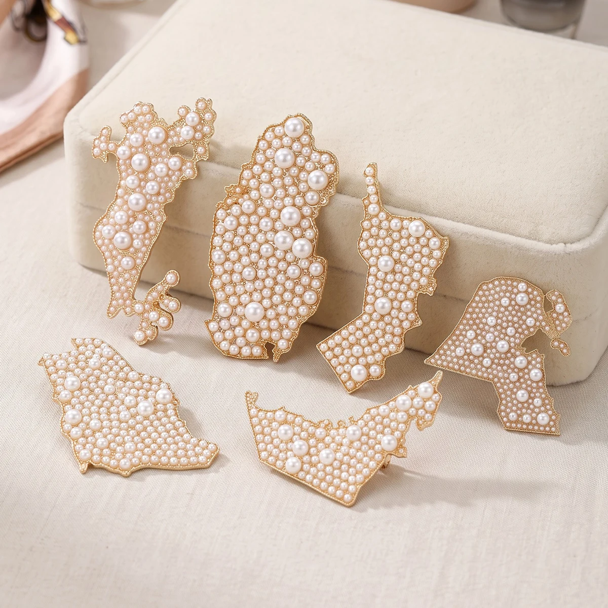 Luxury Pearl Middle East Map Badge Brooches for Women Unisex Trendy Patriotic Pins Casual Party Jewelry Accessories Gifts
