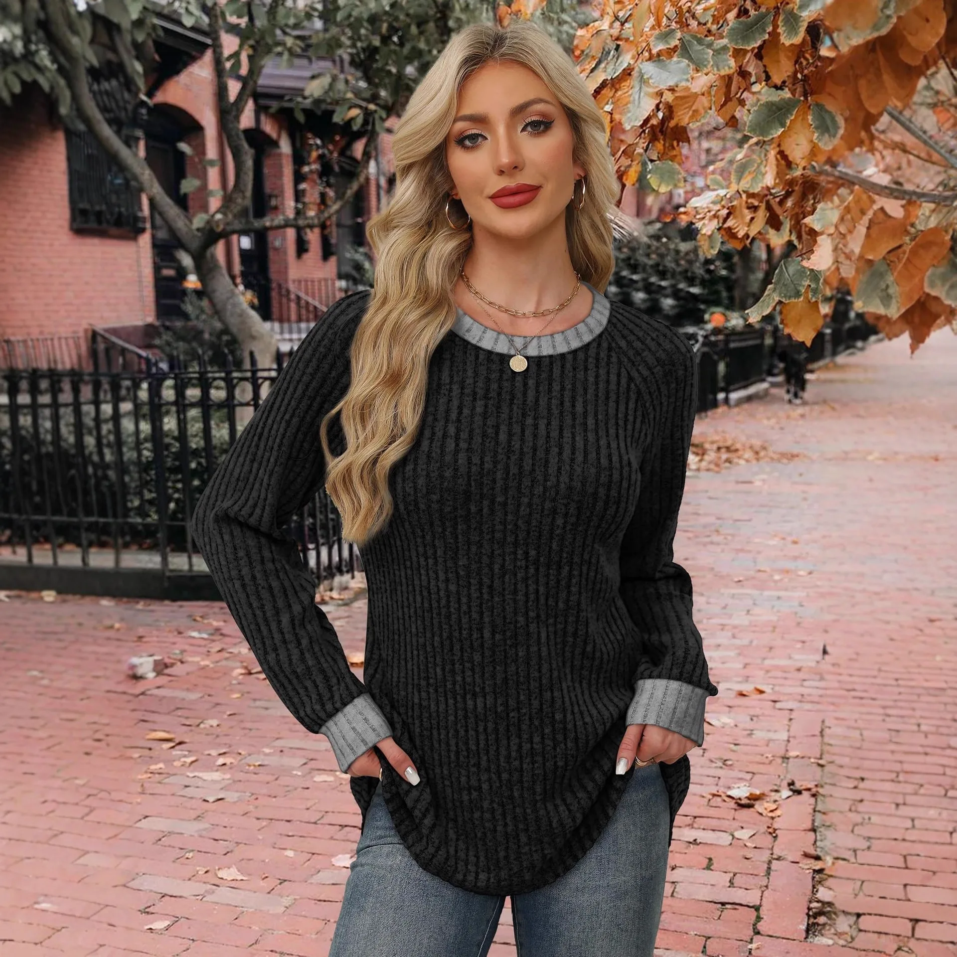 Women's Long Sleeved Lightweight Sweater Color Blocked Round Neck Fashion Casual Solid Ribbed Pit Knitted Sweater Pullover