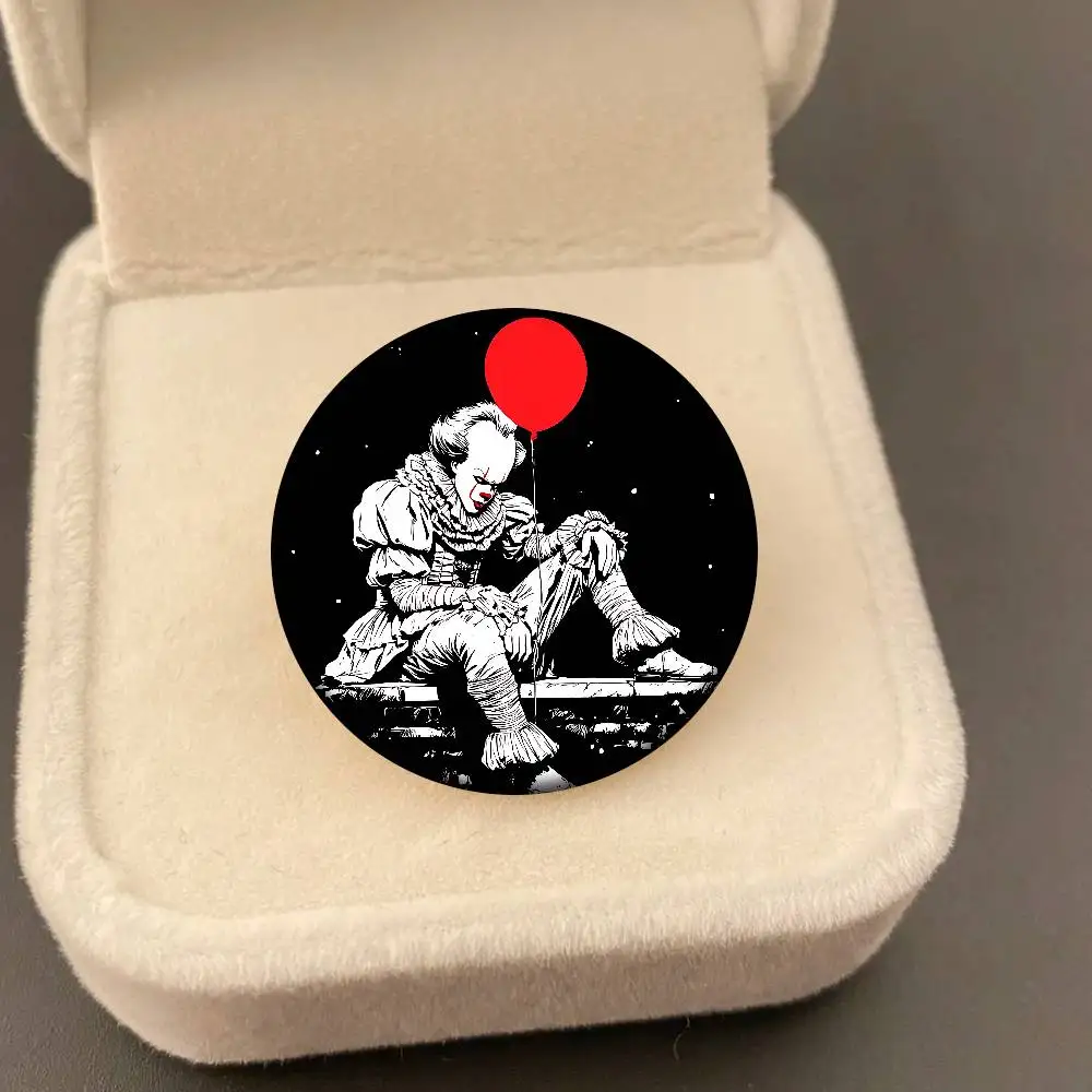 فيلم الرعب It P-Pennywise مهرج أنيمي صفيح دبوس زر مخصص أنيمي دور المدرسة القديمة بروش الكرتون طوق شارة مجوهرات هدية #6