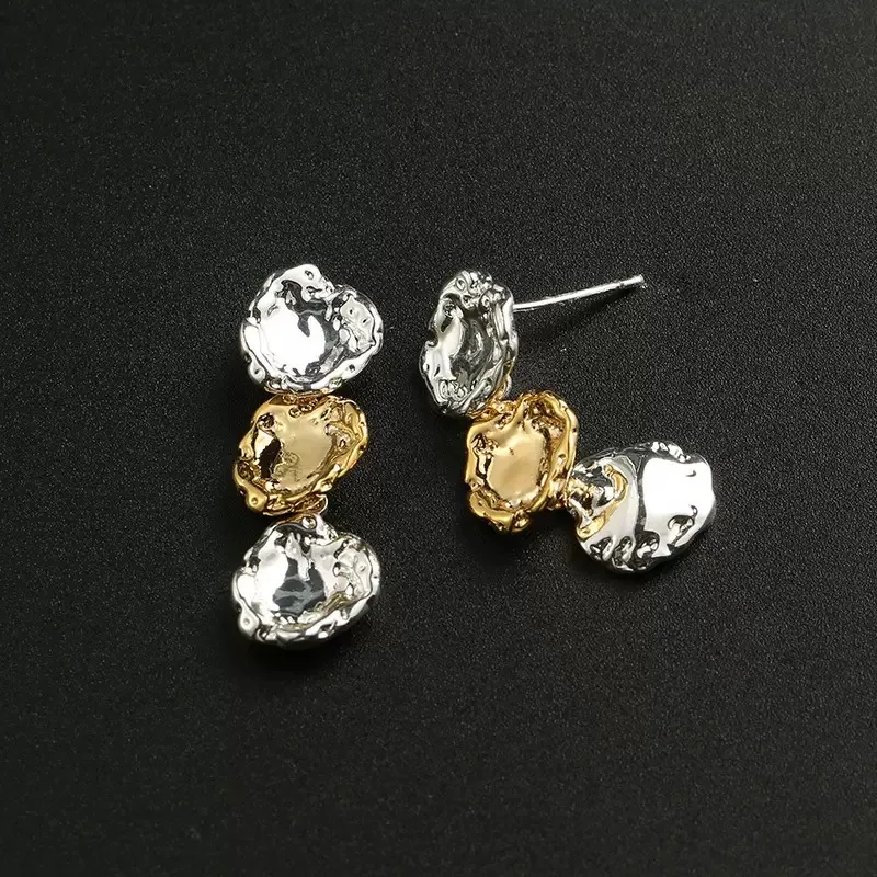 أقراط معدنية غير متماثلة مكدسة، قطرات هندسية مزخرفة باللون الذهبي والفضي للنساء لافتة للنظر للارتداء طوال اليوم #2