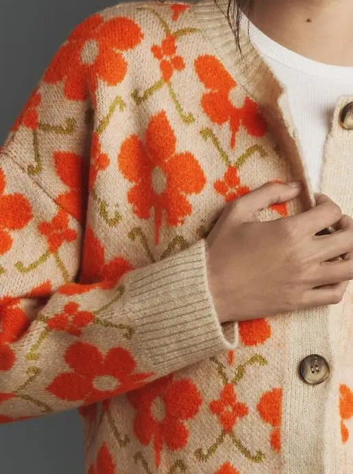 

Flower Jacquard Autumn and Winter Women's Knitted Sweater Fashionable and Elegant Round Neck Button Long Sleeved Knitted Jacket