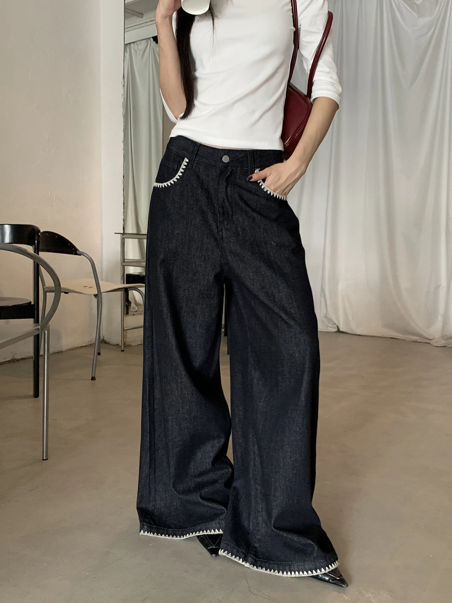 กางเกงยีนส์สีน้ำเงินเอวสูงทรงตรงสำหรับผู้หญิง รุ่นใหม่ฤดูใบไม้ร่วง ทรงขากว้างหลวมสไตล์อเมริกันย้อนยุค กางเกงยีนส์สีน้ำเงินเข้มเอวสูงสำหรับผู้หญิง