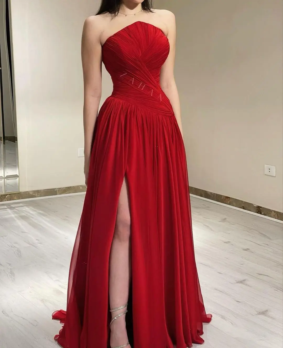 Customized Women Evening Dresses Red Chiffon Long Prom Dresses Strapless Pleated Side Split Party Gowns Special Banquet Club