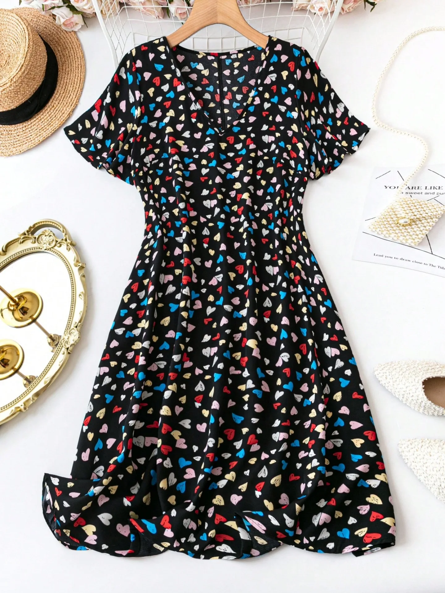 Robe évasée imprimée à manches longues et col en V pour femmes, offre spéciale; à la mode et polyvalente.