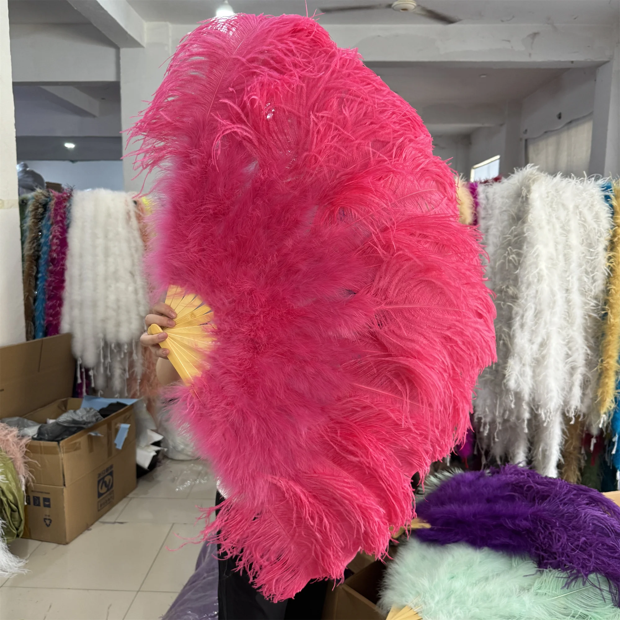 Red Big Feather Fan 13 Bone 75*130cm Handheld Ostrich Feather Fan for Wedding Party Dance Performance Props Plumes Accessories