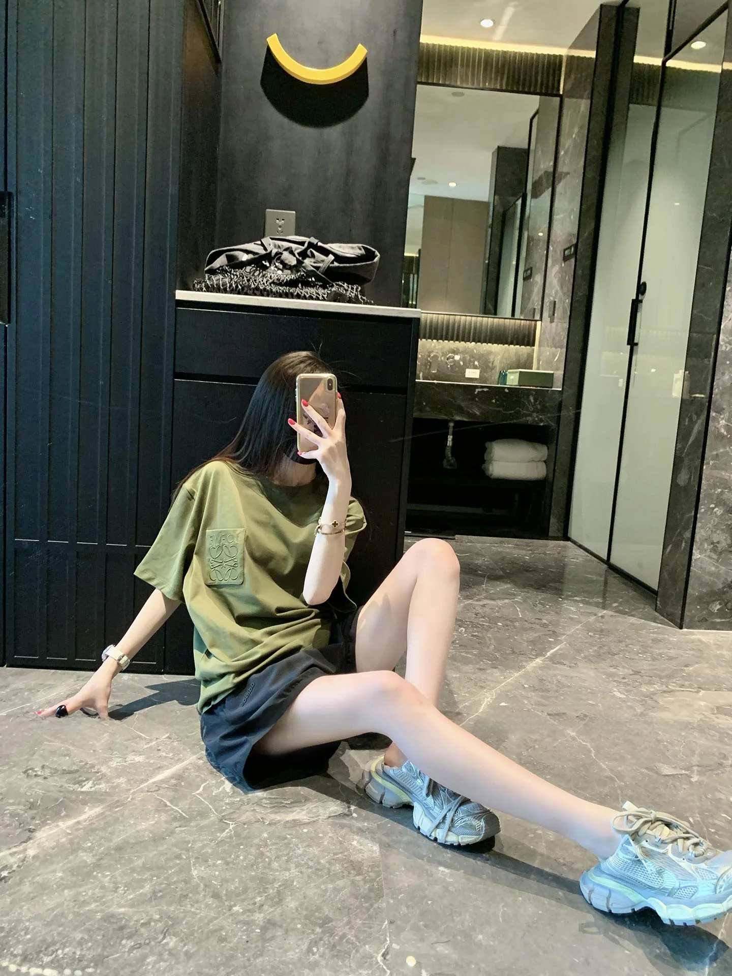 

Loose Fit round Neck Short Sleeve T-Shirt Embroidered Pocket Classic Logo Design Casual Style Women's Fashion Spring 2026