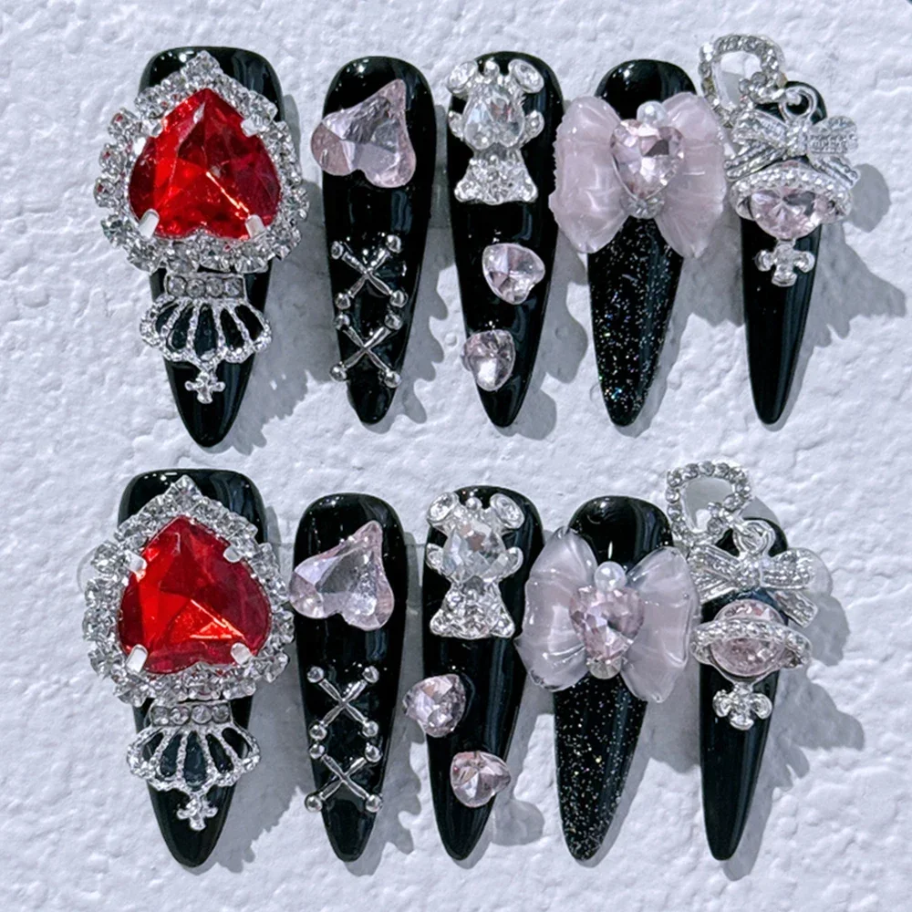 10 ชิ้น Gothic ยาวชี้รูปร่างทําด้วยมือกดบนเล็บ Y2K โซ่โลหะผีเสื้อเต็มเล็บปลอมสติกเกอร์ของขวัญ