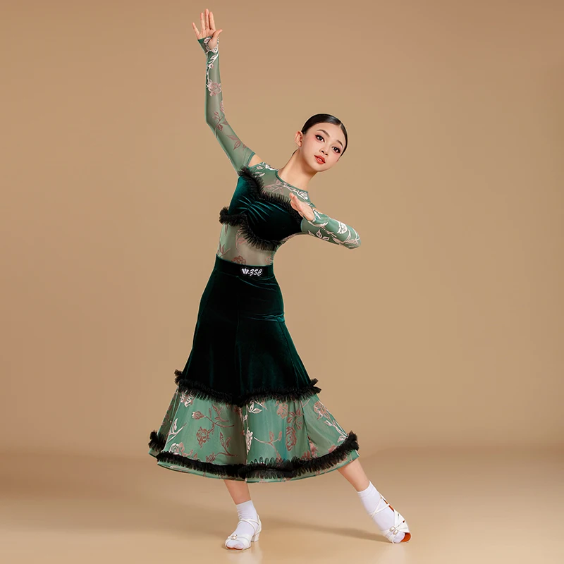 Strój do tańca towarzyskiego dla dziewczynek, walc, występ, zielony nadruk, siateczka, aksamit, nowoczesna sukienka, model DN22216, rok 2025.