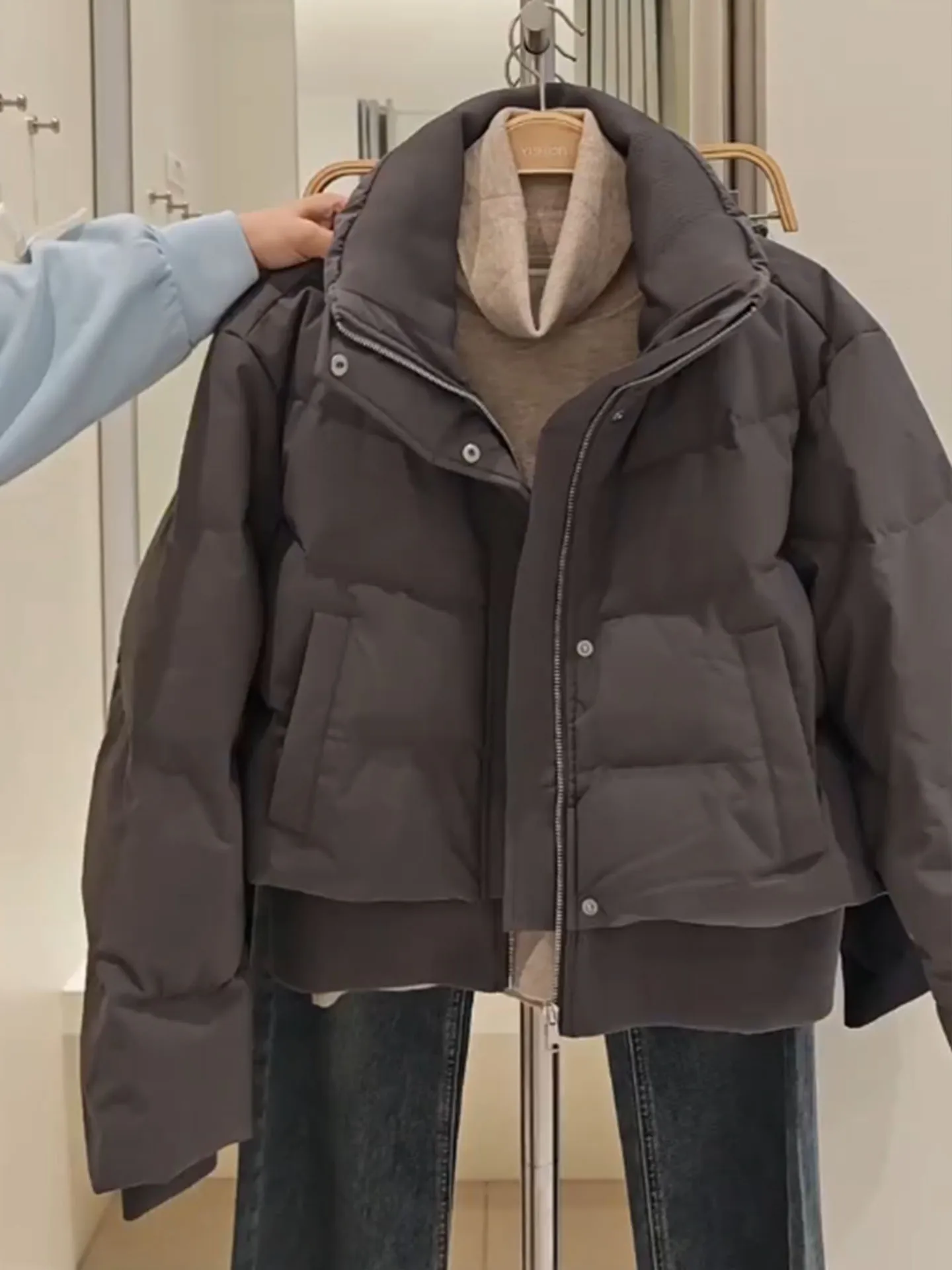 

Новая женская зимняя куртка-пуховик 2025 года с воротником-стойкой, утепленная, теплая, стандартного кроя, для повседневной носки