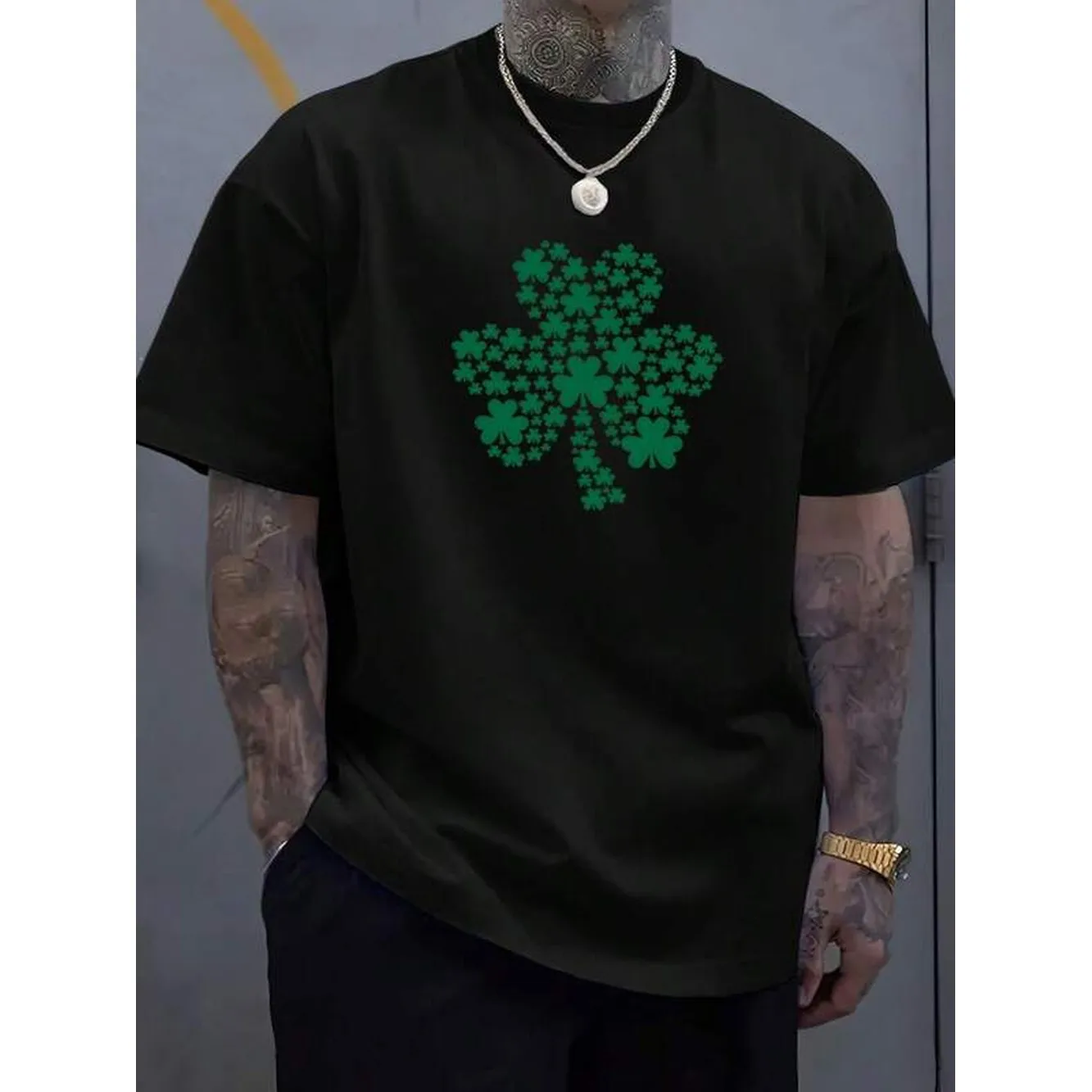 Men's Black T-Shirt With Green Clover Print - Short Sleeve Round Neck Casual Shirt, Lightweight Suitable For Summer & Year-Round Wear, Machine Washable Regular Fit Suitable For Everyday, Office, And Irish-Themed Events