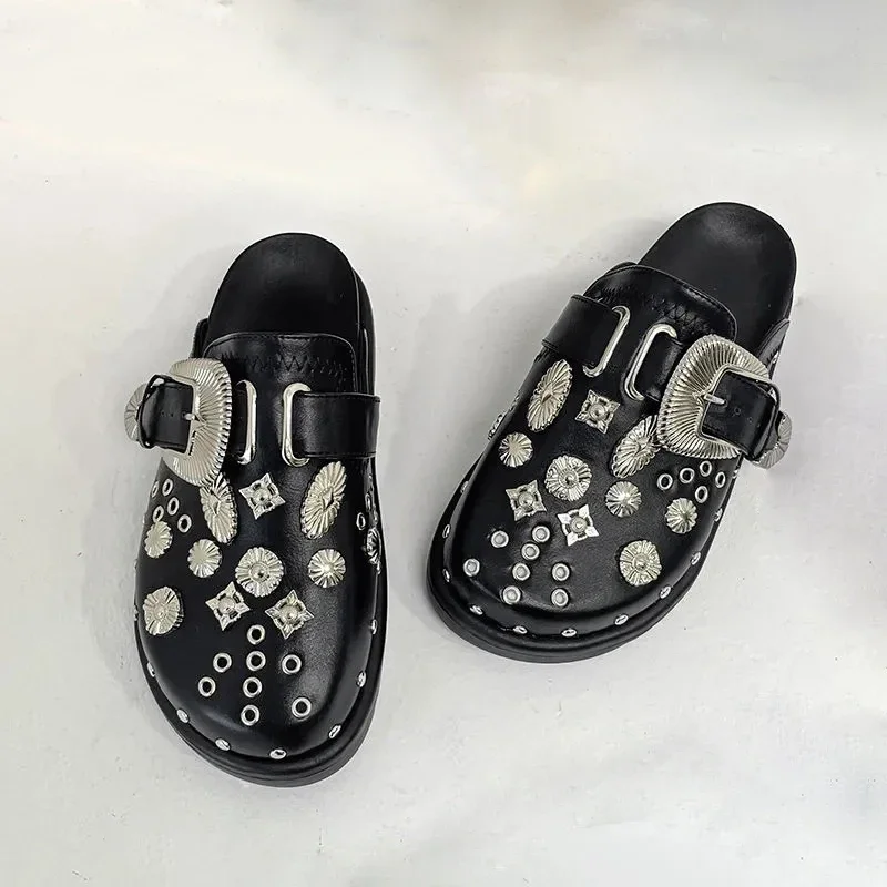 Zapatillas de verano para mujer, plataforma con remaches, mulas de cuero Punk Rock, accesorios creativos de Metal, zapatos informales de fiesta para mujer al aire libre
