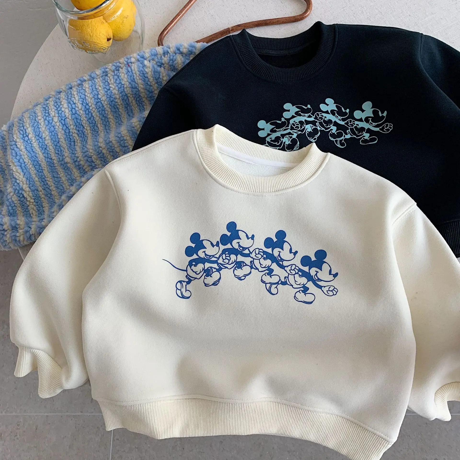 

Boy‘s Mickey Print Fleece Sweatshirt Cute Cartoon Pattern Thicken Pullover Top 2025 Winter New Korean Fashion Children's Hoodie